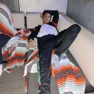 Meet your Posher, Miles